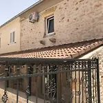 Mikulic Daire