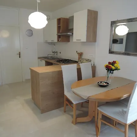 Apartments Mikulic Apartman