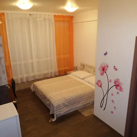 Apartments Mikulic *