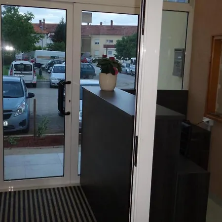 Apartments Mikulic Apartman