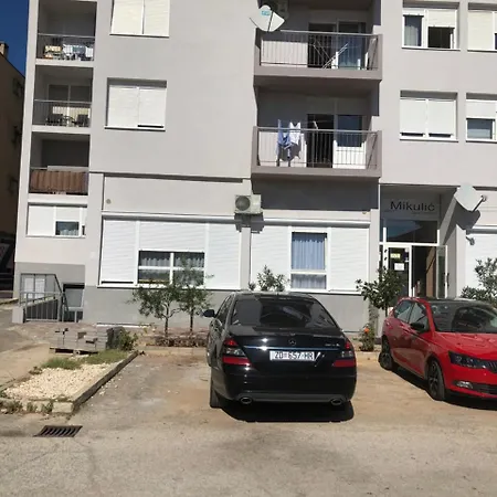 Apartments Mikulic *